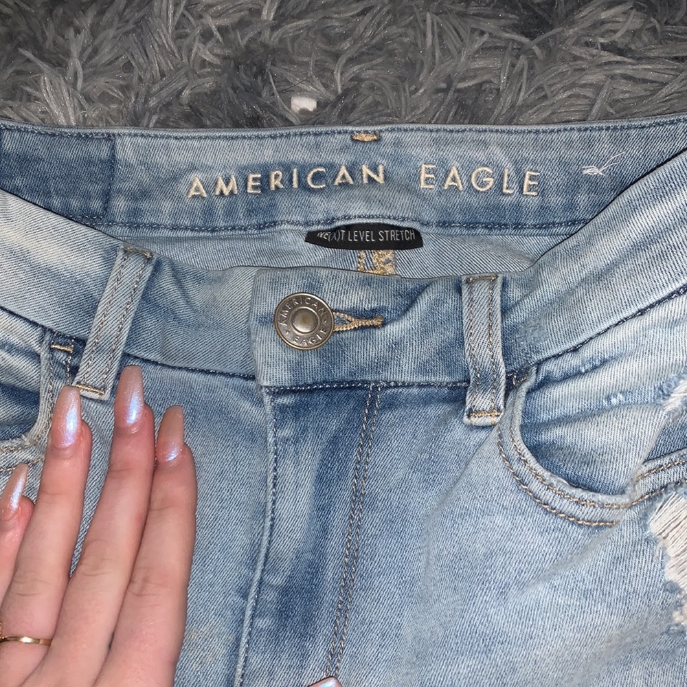Size 4 light wash American eagle jeans - Picture 2 of 4